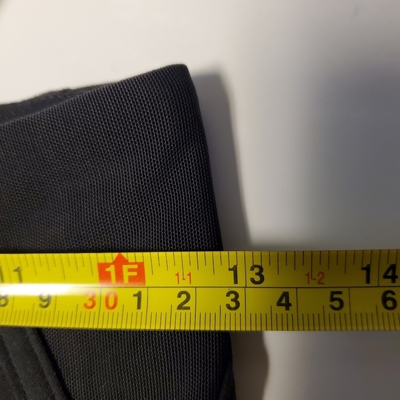 Athleta Highwaist Capri with leg cutout details size small - Picture 9 of 14